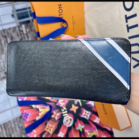 ✨💎AUTHENTIC💎✨Louis Vuitton Vertical Zippy … - Picture 3 of 16